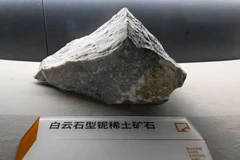 Một mẩu quặng đất hiếm tại một bảo tàng đất hiếm ở Bao Đầu, Khu tự trị Nội Mông, miền bắc Trung Quốc. (Ảnh: Tân hoa xã)