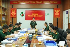 Thiếu tướng, Phó Giáo sư, Tiến sĩ Vũ Nhất Định, Phó Giám đốc Học viện Quân y, Chủ tịch Hội đồng thẩm định điều hành buổi thẩm định.