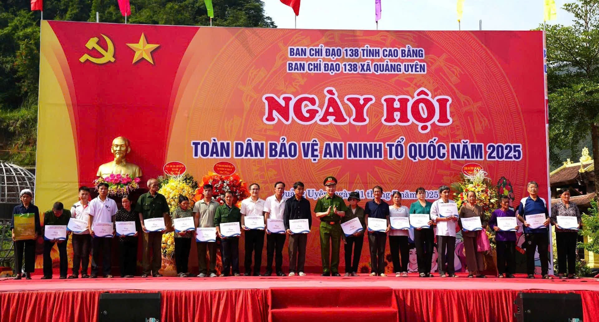 Ngày hội Toàn dân bảo vệ an ninh Tổ quốc năm 2025 tại xã Quảng Uyên (Cao Bằng). z6891677119083-d58ef7fd0bc9cbf6d5048fc1a8e9819c.jpg