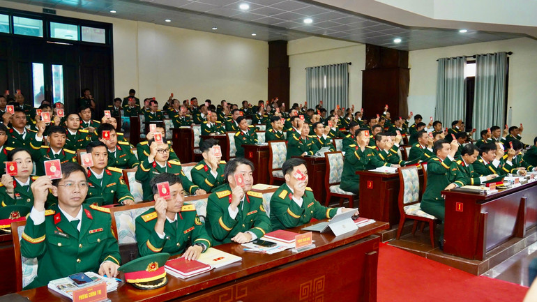 Đại biểu lực lượng vũ trang thành phố dự đại hội. img-1777.jpg