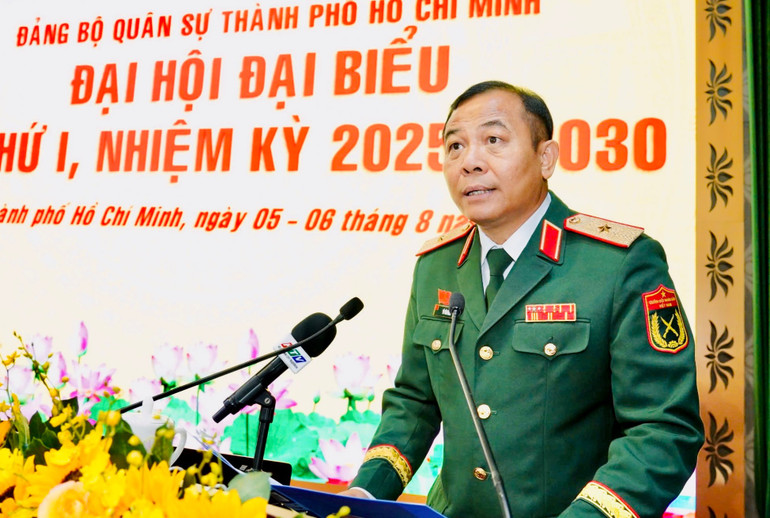 Thiếu tướng Vũ Văn Điền, Tư lệnh Bộ Tư lệnh Thành phố Hồ Chí Minh phát biểu. img-1780.jpg