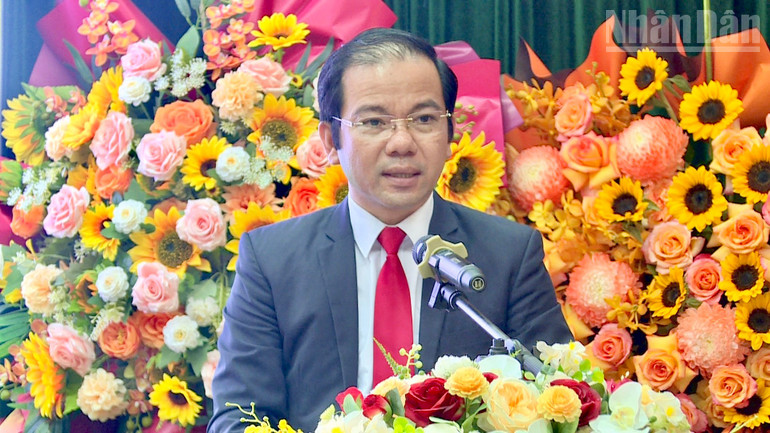 Es hielt der außerordentliche Professor Dr. Vu Tuan Hung, Direktor des Southern Institute of Social Sciences. ndo_tr_img-3081.jpg