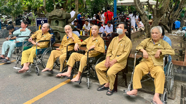 रोगी का इलाज हो ची मिन्ह सिटी इंस्टीट्यूट ऑफ ट्रेडिशनल मेडिसिन में भर्ती मरीज के रूप में किया जा रहा है। img-1680.jpg