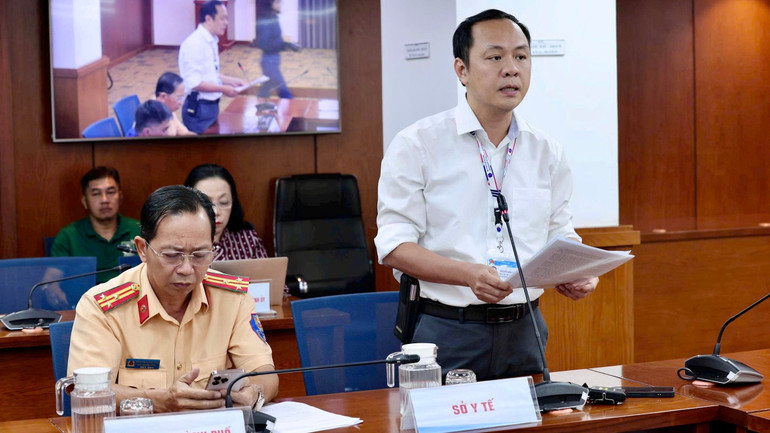 Ông Nguyễn Hải Nam, Phó Chánh văn phòng điều hành, Sở Y tế cung cấp thông tin báo chí. (Ảnh: TTBC) img-2562.jpg