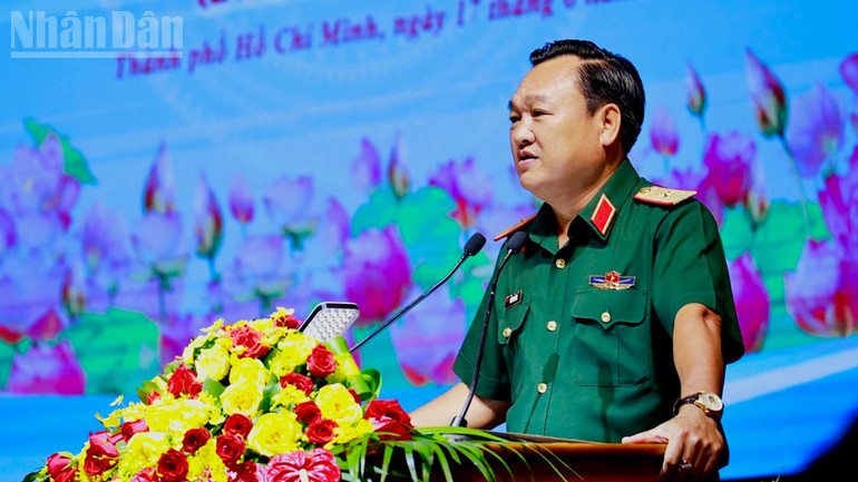 Thiếu tướng Trần Vinh Ngọc, Chính ủy Bộ Tư lệnh Quân khu 7 phát biểu. ndo_tl_img-0899.jpg