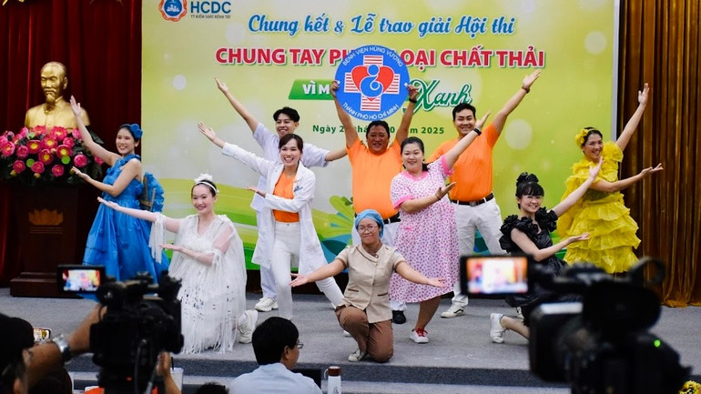 Đội thi "Hùng Vương xanh" đến từ Bệnh viện Hùng Vương. img-3878.jpg