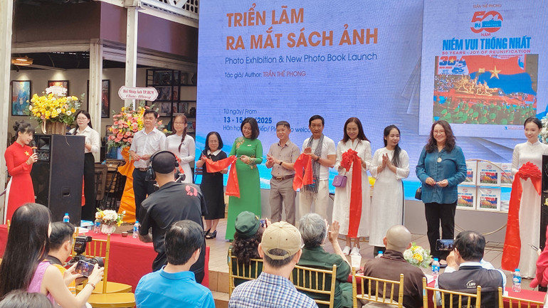 Lễ ra mắt sách ảnh. img-2025.jpg