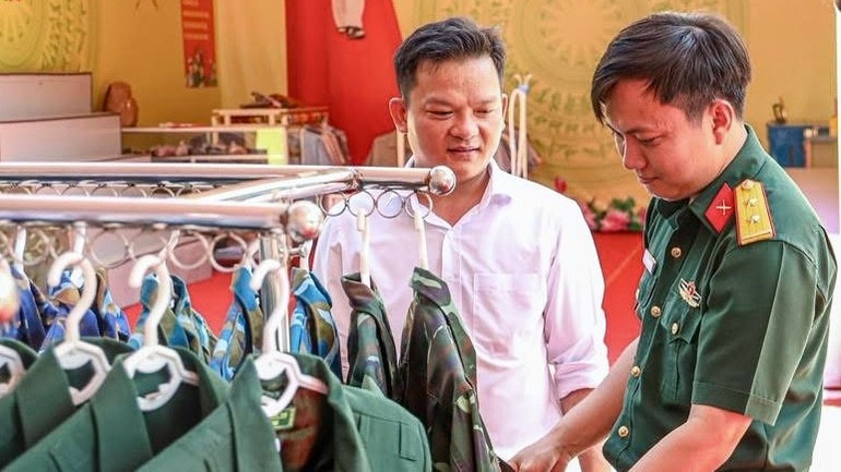 Chuẩn bị trưng bày triển lãm trong khuôn khổ đại hội. (Ảnh: CTV) img-1937.jpg