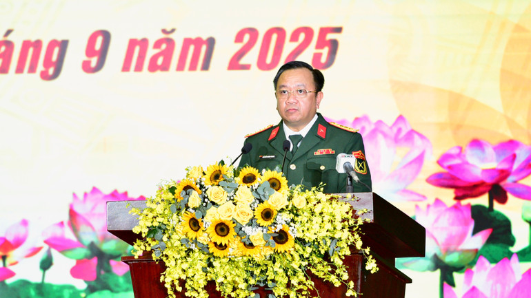 Đại tá Nguyễn Thành Trung, Chính ủy Bộ Tư lệnh Thành phố phát biểu. tht-5038.jpg
