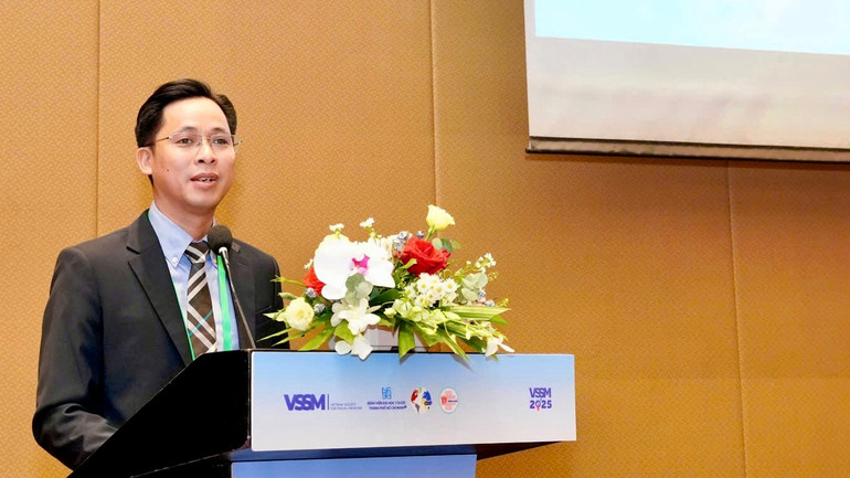 Tiến sĩ Nguyễn Ngọc Thái, Khoa Tiết niệu, Bệnh viện đại học Y dược Thành phố phát biểu. img-3585.jpg