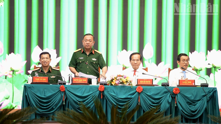 Đoàn chủ trì điều hành hội thảo. ndo_tr_anh-chup-man-hinh-2025-08-27-luc-142645.jpg