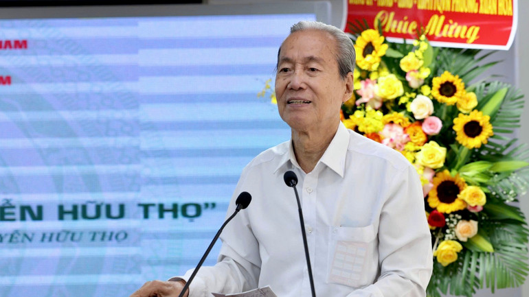 Luật sư Nguyễn Hữu Châu, con trai cố luật sư Nguyễn Hữu Thọ phát biểu tại Tọa đàm. img-1282.jpg