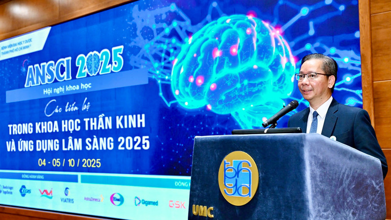 Phó Giáo sư, Tiến sĩ Nguyễn Minh Anh phát biểu. img-3222.jpg