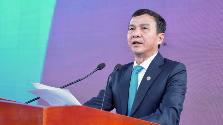 থং নাট হাসপাতালের পরিচালক সহযোগী অধ্যাপক ডাঃ লে দিন থানহ নির্মাণ ও উন্নয়নের ৫০ বছরের ঐতিহ্য পর্যালোচনা করেছেন। dsc05211.jpg