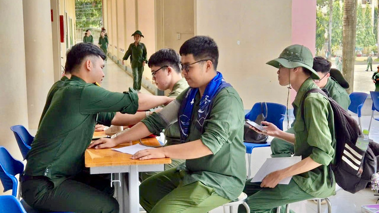 Sinh viên Đại học Quốc gia Thành phố Hồ Chí Minh đăng ký hiến máu. img-1963.jpg