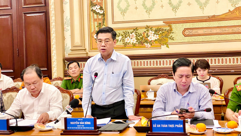 Ông Nguyễn Văn Dũng, Phó Chủ tịch Ủy ban nhân dân Thành phố Hồ Chí Minh phát biểu. img-1490-2.jpg