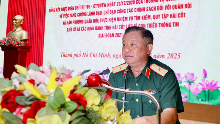 Thiếu tướng Trần Chí Tâm, Phó Chính ủy Quân khu 7 phát biểu. img-2902.jpg