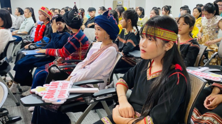 Trẻ em vùng khó khăn dự chương trình "Chuyến đi hạnh phúc". img-1145-3657.jpg