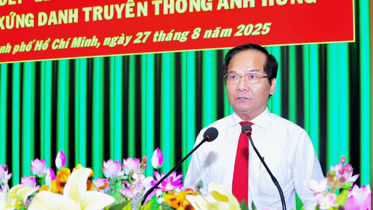 Phó Trưởng Ban Tuyên giáo và Dân vận Thành ủy Thành phố Hồ Chí Minh Trần Văn Khuyên phát biểu. img-2424.jpg
