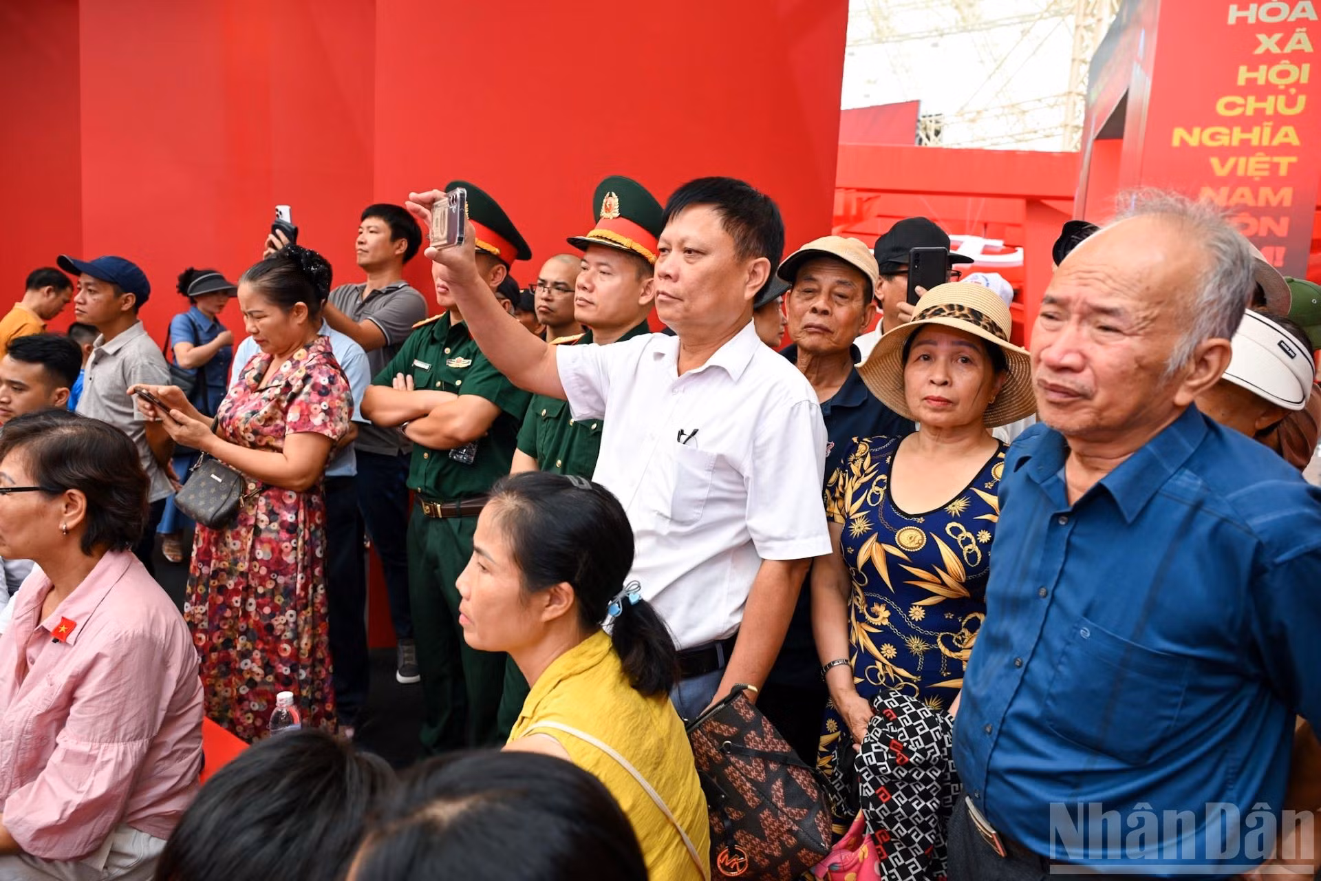 ndo_br_phong-su-anh1.jpg