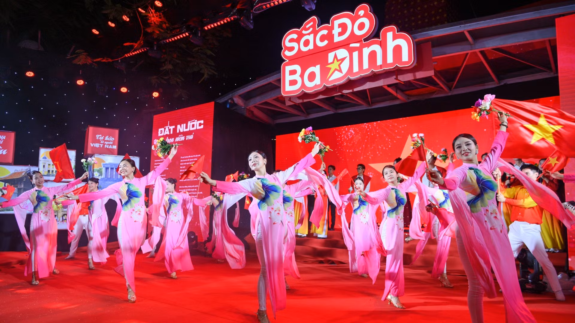 Những tiết mục nghệ thuật tại chương trình “Sắc đỏ Ba Đình”.
