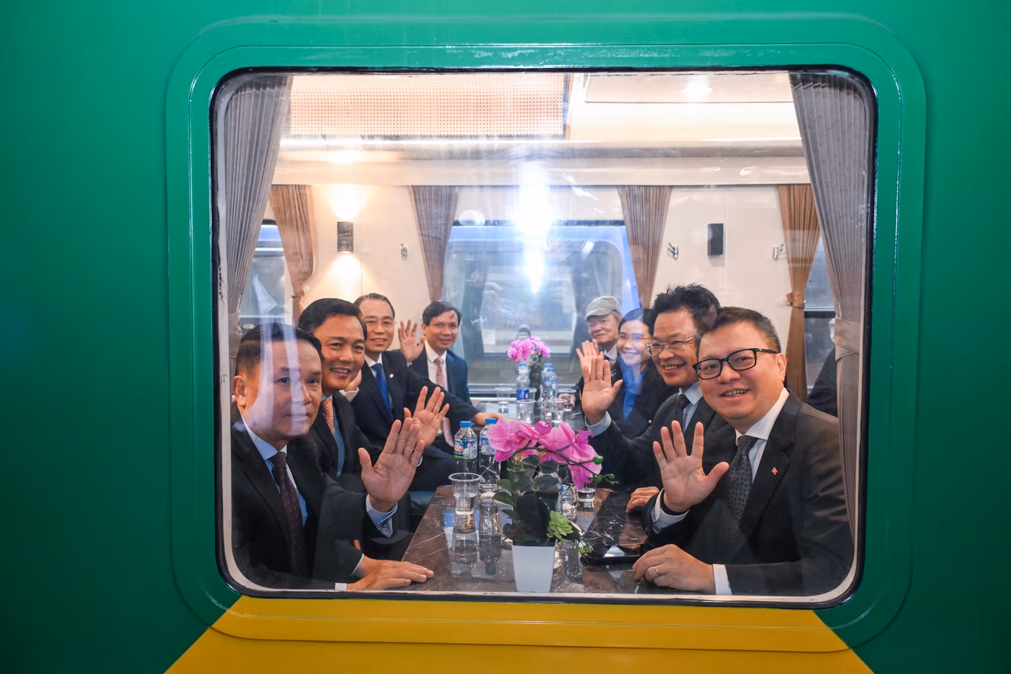 chuyen-tau-hanh-phuc-5.jpg