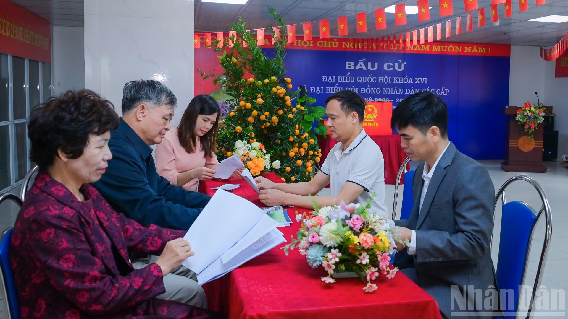 Tại tổ bầu cử số 2, khu vực 13 xã Thuận An (Thành phố Hà Nội) mọi công tác chuẩn bị cho "Ngày hội non sông" đã sẵn sàng.