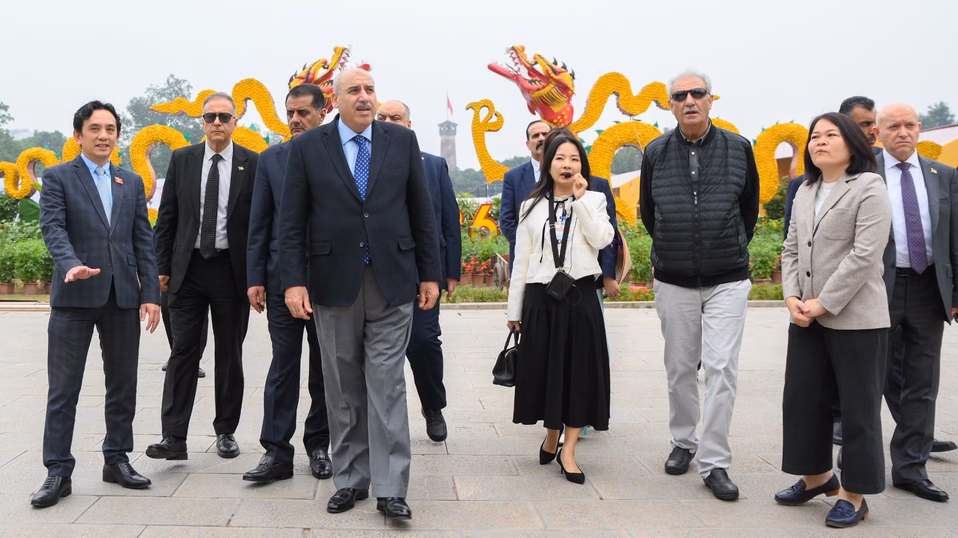 Chủ tịch Hạ viện Jordan Mazen Turki El Qadi cùng đoàn tham quan Hoàng Thành Thăng Long.