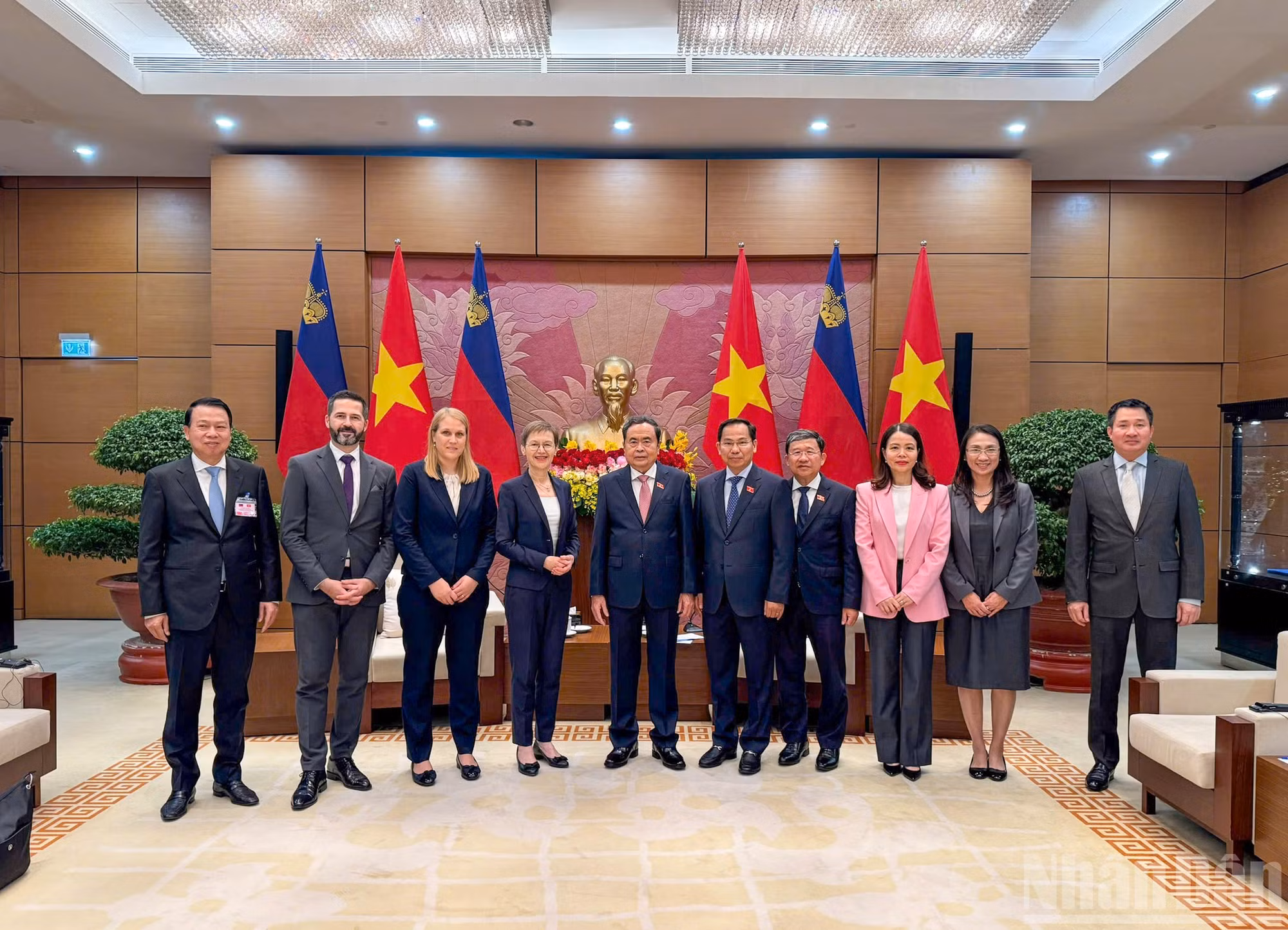 ndo_br_ctqh-15.jpg