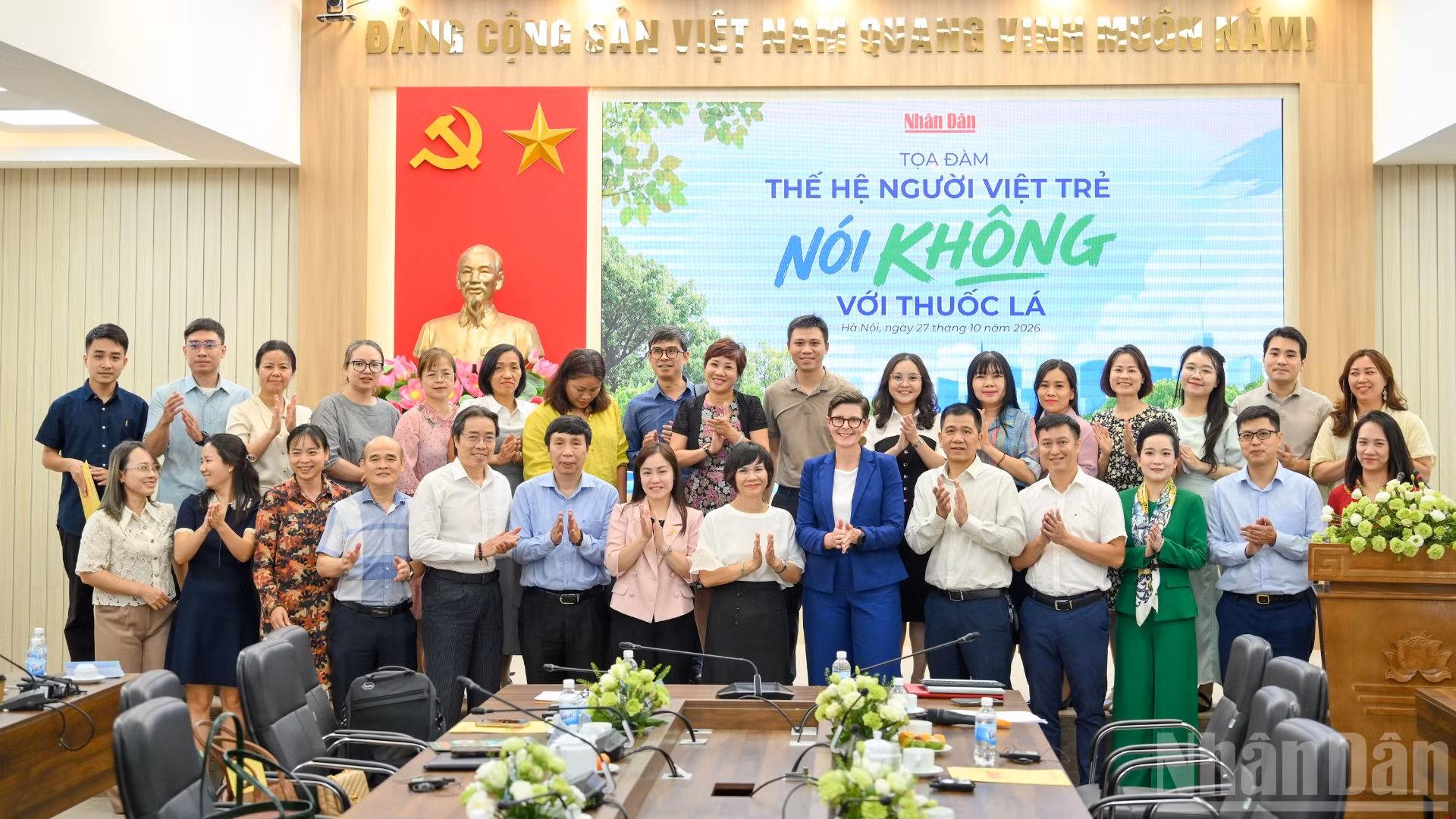 Các đại biểu tại Tọa đàm.