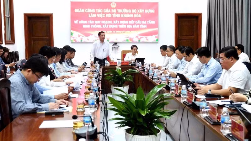 Toàn cảnh buổi làm việc thực hiện nhiệm vụ của ngành xây dựng Khánh Hòa trong năm 2025 và định hướng triển khai nhiệm vụ thời gian tới.