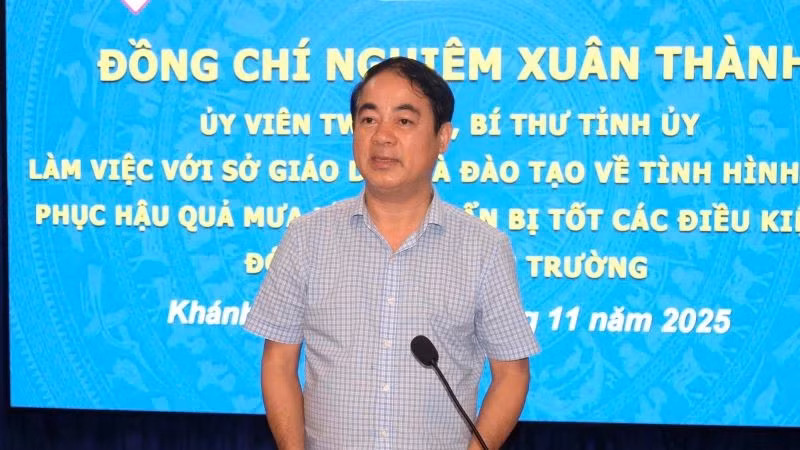 Bí thư Tỉnh ủy Khánh Hòa Nghiêm Xuân Thành yêu cầu ngành giáo dục Khánh Hòa sớm ổn định dạy và học.