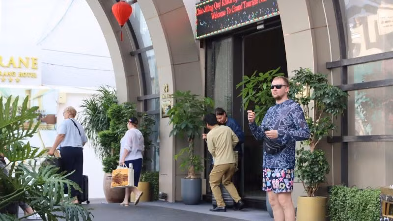 Người nước ngoài lưu trú tại khách sạn ở Nha Trang.