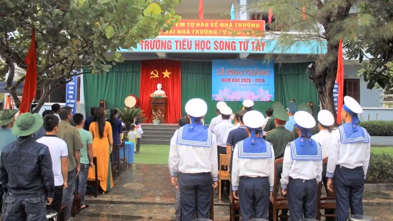 chao-co-nhan-dip-nam-hoc-moi-tren-dao-song-tu-tay.jpg