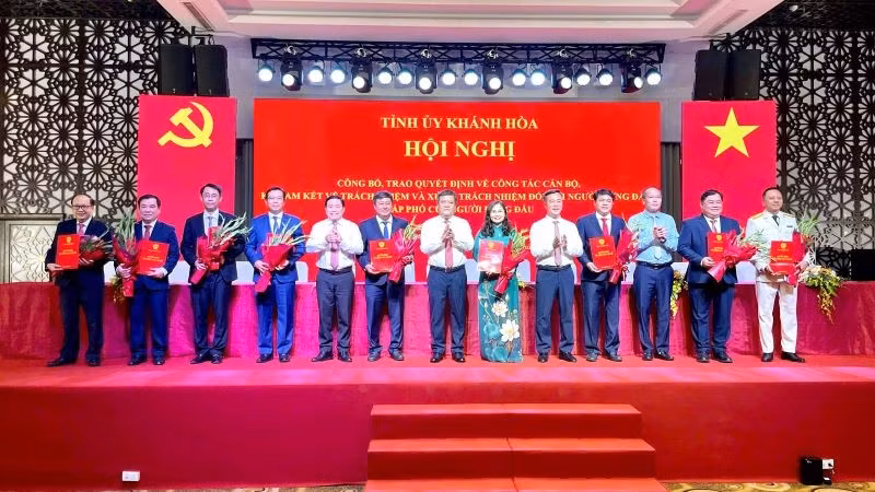 Các đồng chí được Ban Bí thư Trung ương Đảng chỉ định tham gia Ban Chấp hành Đảng bộ tỉnh Khánh Hòa nhiệm kỳ 2025-2030. 