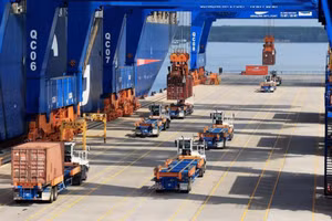 Xuất nhập khẩu được kỳ vọng là điểm sáng của nền kinh tế Việt Nam. (Ảnh: TTXVN)