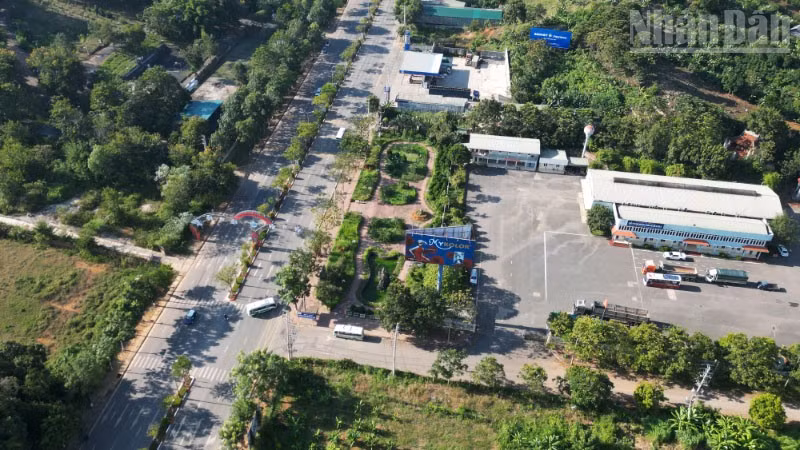 Trung tâm Đăng kiểm xe cơ giới Sơn La (mã số 2601D) đặt tại bản Noong La, phường Chiềng Sinh, bắt đầu hoạt động từ năm 2016, nhưng vẫn chưa hoàn tất thủ tục đấu nối ra Quốc lộ 6.