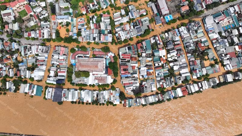 Nước lũ sông Mã dâng cao, gây ngập úng nhiều xã, trong đó có xã Sông Mã.