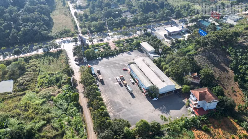 Trung tâm Đăng kiểm xe cơ giới Sơn La, mã số 2601D của Công ty cổ phần kiểm định phương tiện vận tải Sơn La tại bản Noọng La, phường Chiềng Sinh, tỉnh Sơn La.