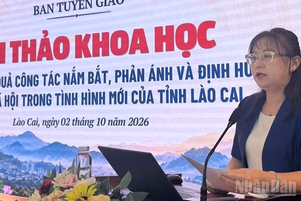 Đồng chí Giàng Thị Dung, Phó Bí thư Tỉnh ủy Lào Cai phát biểu tại hội thảo. (Ảnh: THANH SƠN)