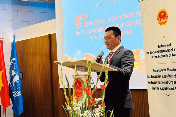 Đại sứ Vũ Lê Thái Hoàng phát biểu tại buổi lễ.
