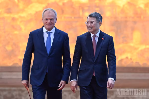 Thủ tướng Lê Minh Hưng và Thủ tướng Cộng hòa Ba Lan Donald Tusk.