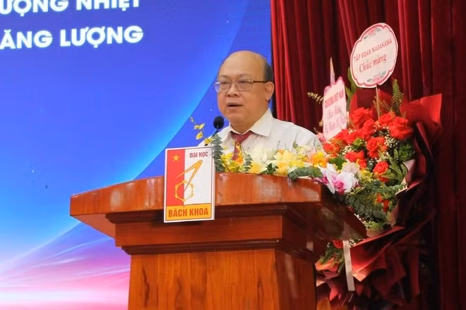 Phó Giáo sư, Tiến sĩ Huỳnh Quyết Thắng, Giám đốc Đại học Bách khoa Hà Nội phát biểu tại Lễ kỷ niệm. (Ảnh: BÍCH LIÊN)