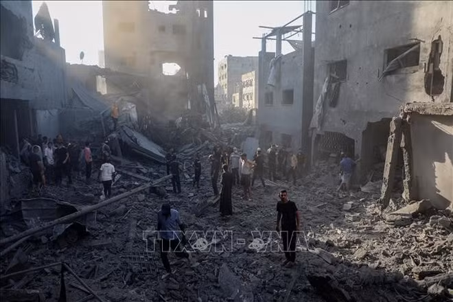 Cảnh tàn phá sau cuộc không kích của Israel tại Gaza. (Ảnh: THX/TTXVN)