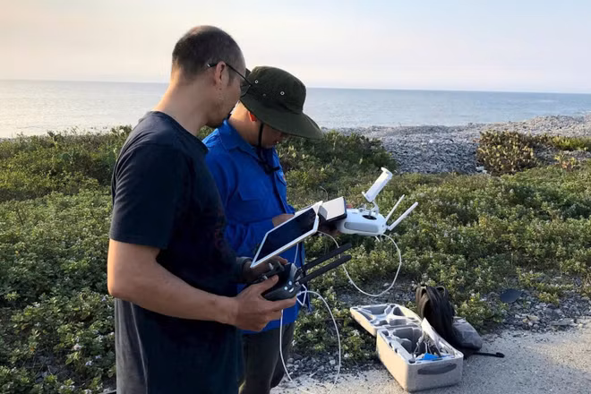 Sử dụng UAV dân dụng cỡ nhỏ để quan trắc, giám sát hệ sinh thái tại đảo Bạch Long Vĩ (thành phố Hải Phòng). (Ảnh: HIẾU THẢO)