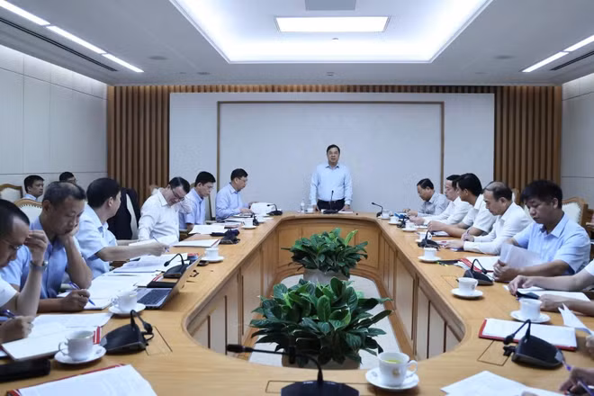Phó Thủ tướng Thường trực Phạm Gia Túc làm việc về chủ trương đầu tư dự án cao tốc Bảo Hà-Lai Châu. (Ảnh: chinhphu.vn)
