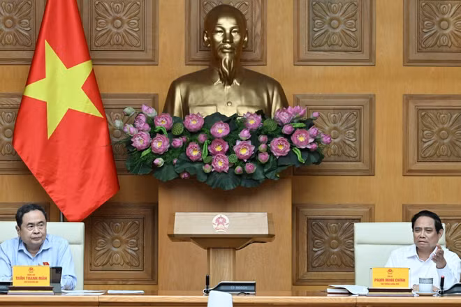 Thủ tướng Chính phủ Phạm Minh Chính và Chủ tịch Quốc hội Trần Thanh Mẫn đồng chủ trì Hội nghị. (Ảnh: TRẦN HẢI)