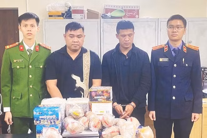 Các đối tượng bị bắt giữ trong đường dây mua bán thuốc pháo và tiền chất sản xuất thuốc pháo tại các tỉnh, thành phố trên cả nước do đối tượng Nguyễn Phú Đại cầm đầu.