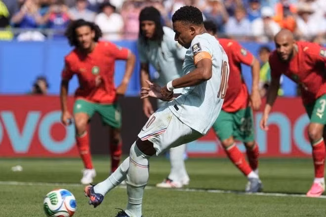 Mbappé ghi bàn thắng vào lưới Morocco, giúp Pháp vào bán kết. (Ảnh: TÂN HOA XÃ)