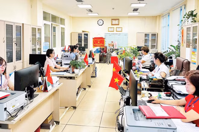 Đối với những người đang công tác ở cơ sở, mỗi sự thay đổi trong chính sách tiền lương đều là sự động viên rất ý nghĩa, giúp cán bộ yên tâm hơn trong công việc và cuộc sống. (Ảnh: HT)